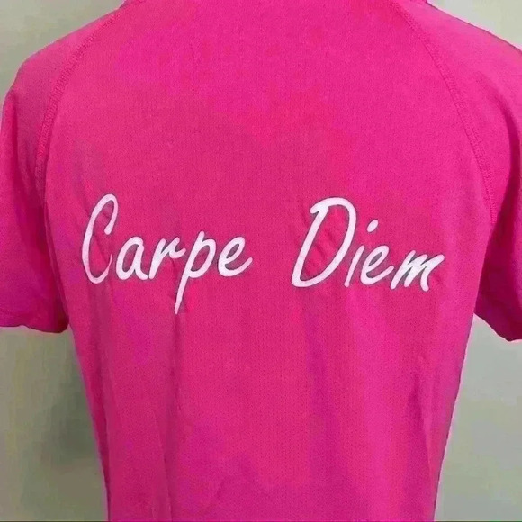 NWT Under Armour Heat Gear V-Neck T-Shirt Hot Pink Carpe Diem Graphic - Picture 9 of 13